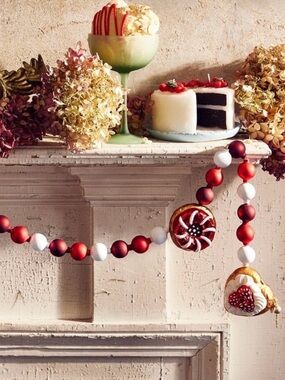 JOHB DERIAN NWT glass cookie garland -60”